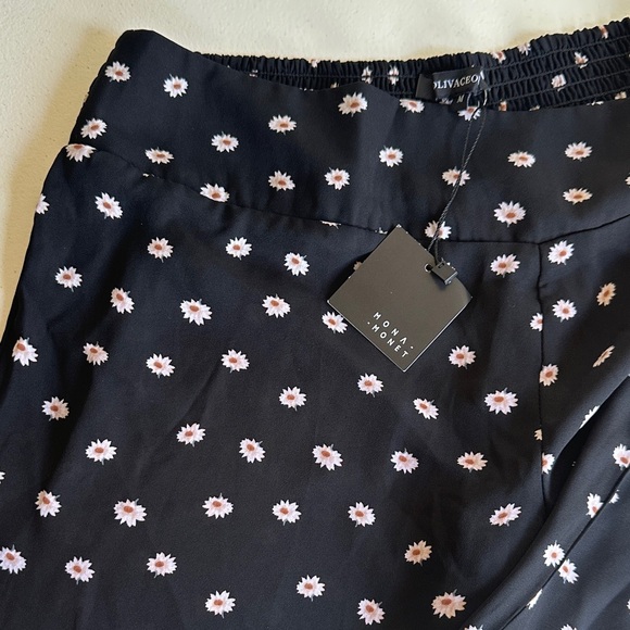 Olivaceous Black Floral Wide Leg Pants - Picture 5 of 5